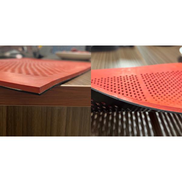 1m Width Self-Cleaning Rubber Mat in operation showing material separation process