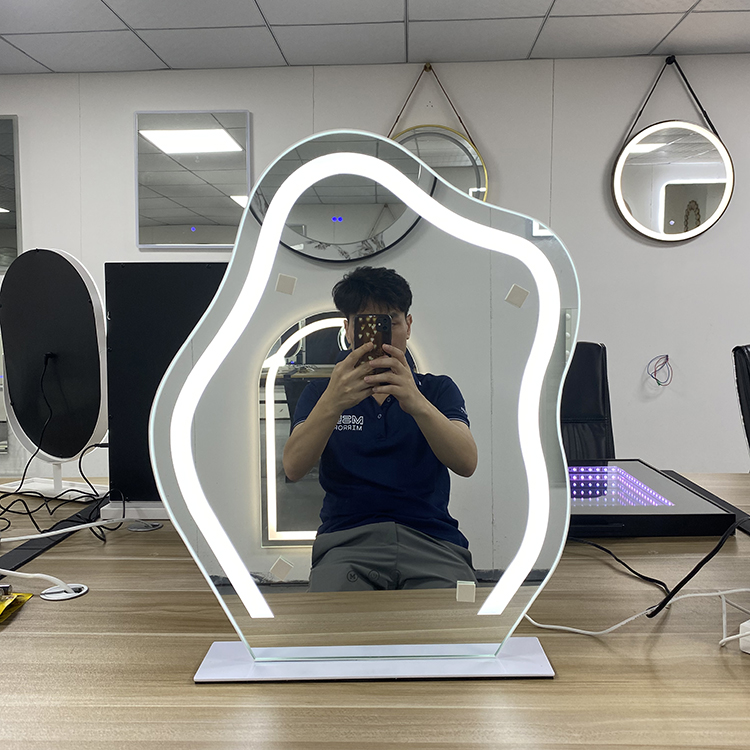 Smart Touch Screen Makeup Mirror 4mm Cloud Shaped Mirror 3000K - 6000K