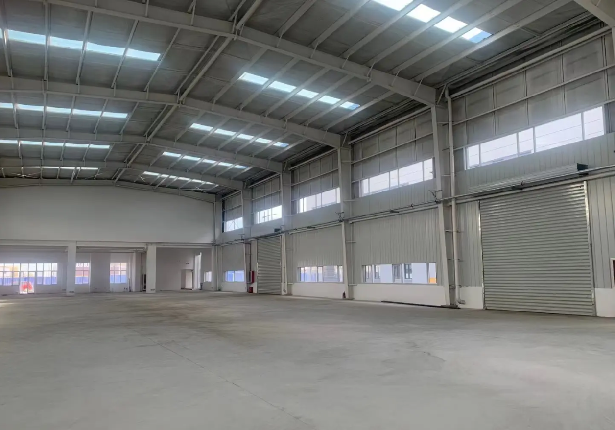Q355B corrosion-resistant large-span polyurethane sandwich panel steel structure workshop building