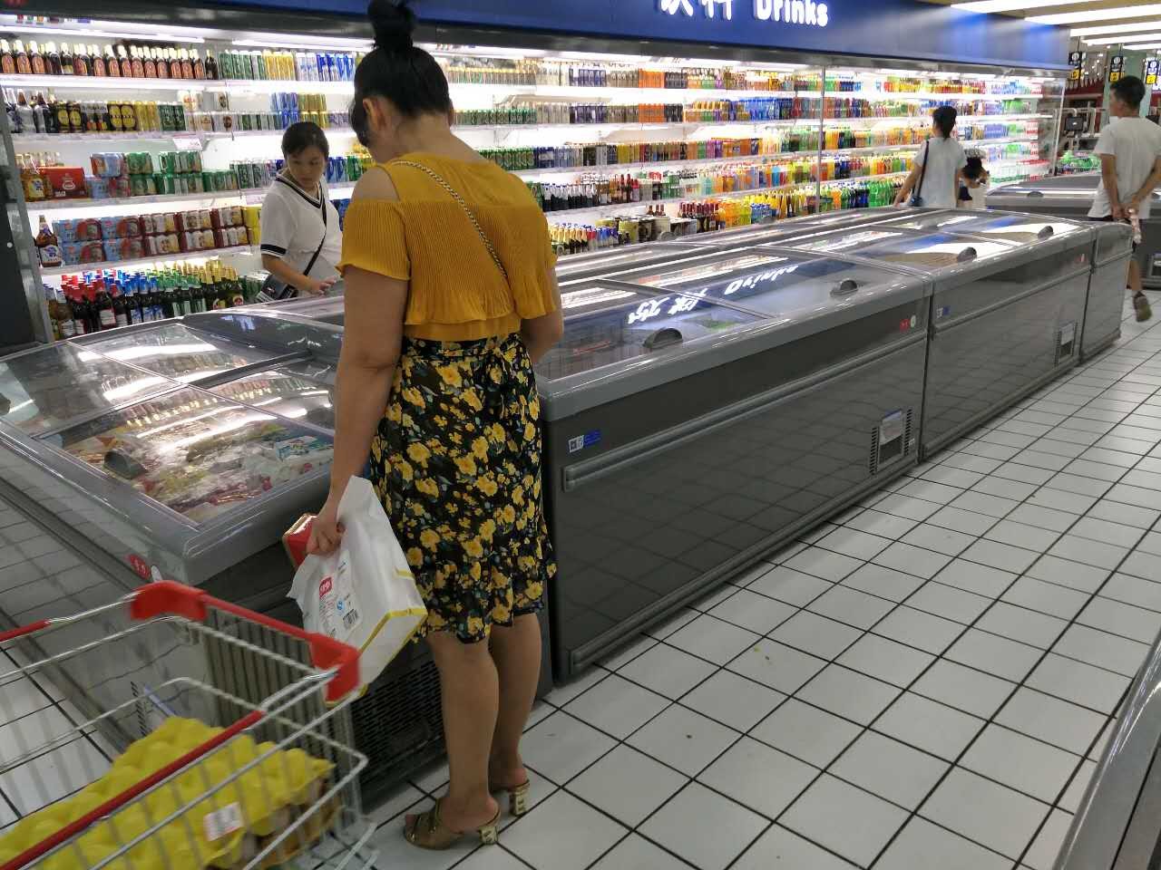 Supermarket Deep Island Freezer For Frozen Food With Heat - Reflecting Glass