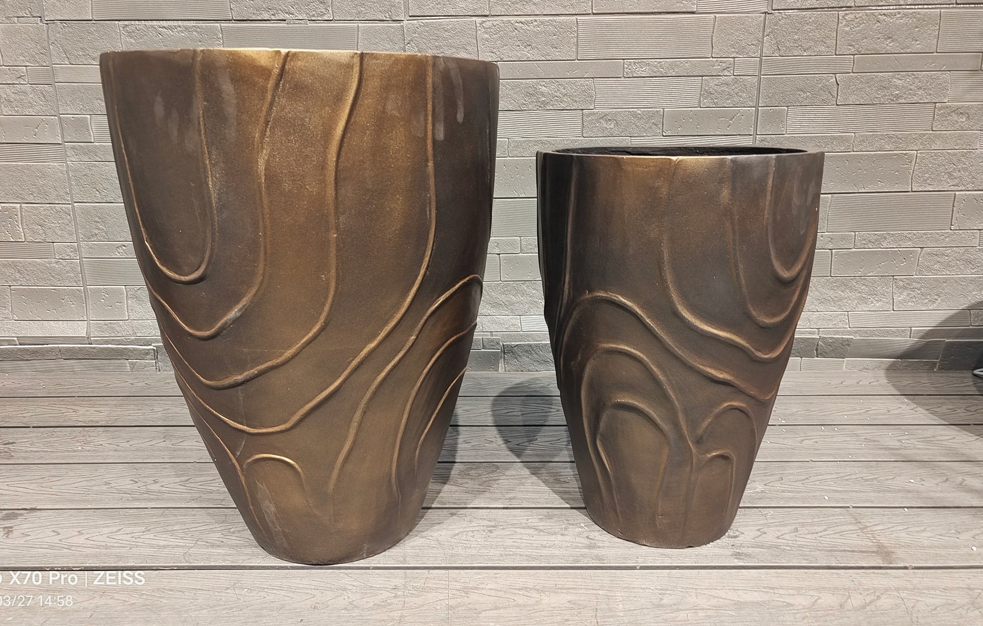 Bronze - Brown Irregular Flowing Wave Round Fiber Clay Planter