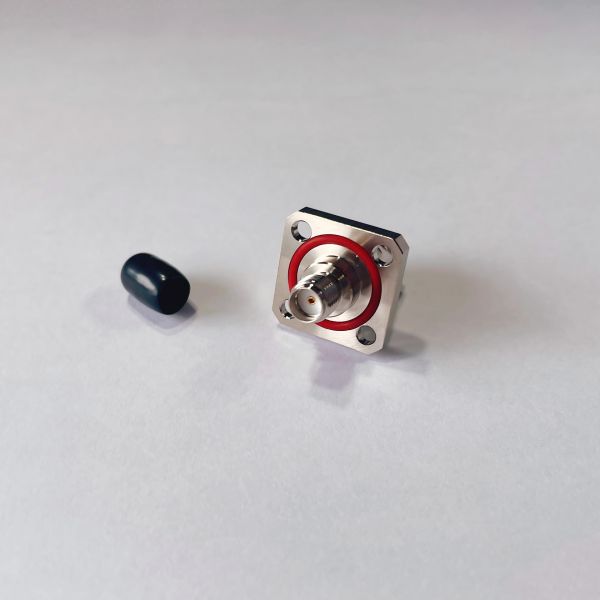 Female to Female Brass RF Adapter SMA to MCX with 6GHz Frequency Range for Seamless Interface Conversion