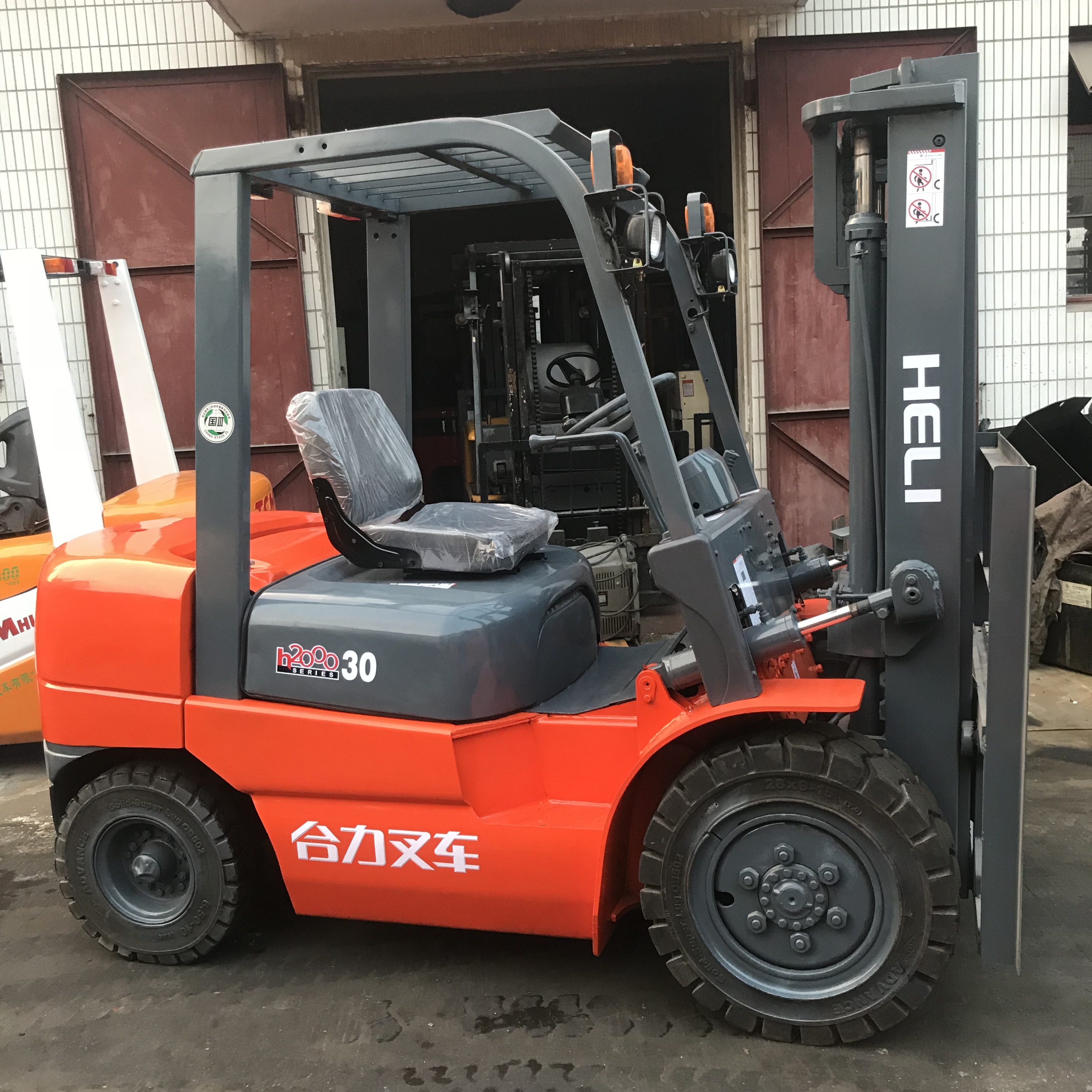 Heli h2000 30 Used Diesel Forklift Two Sages 4.5 Meters Used Heli Lifting Machine
