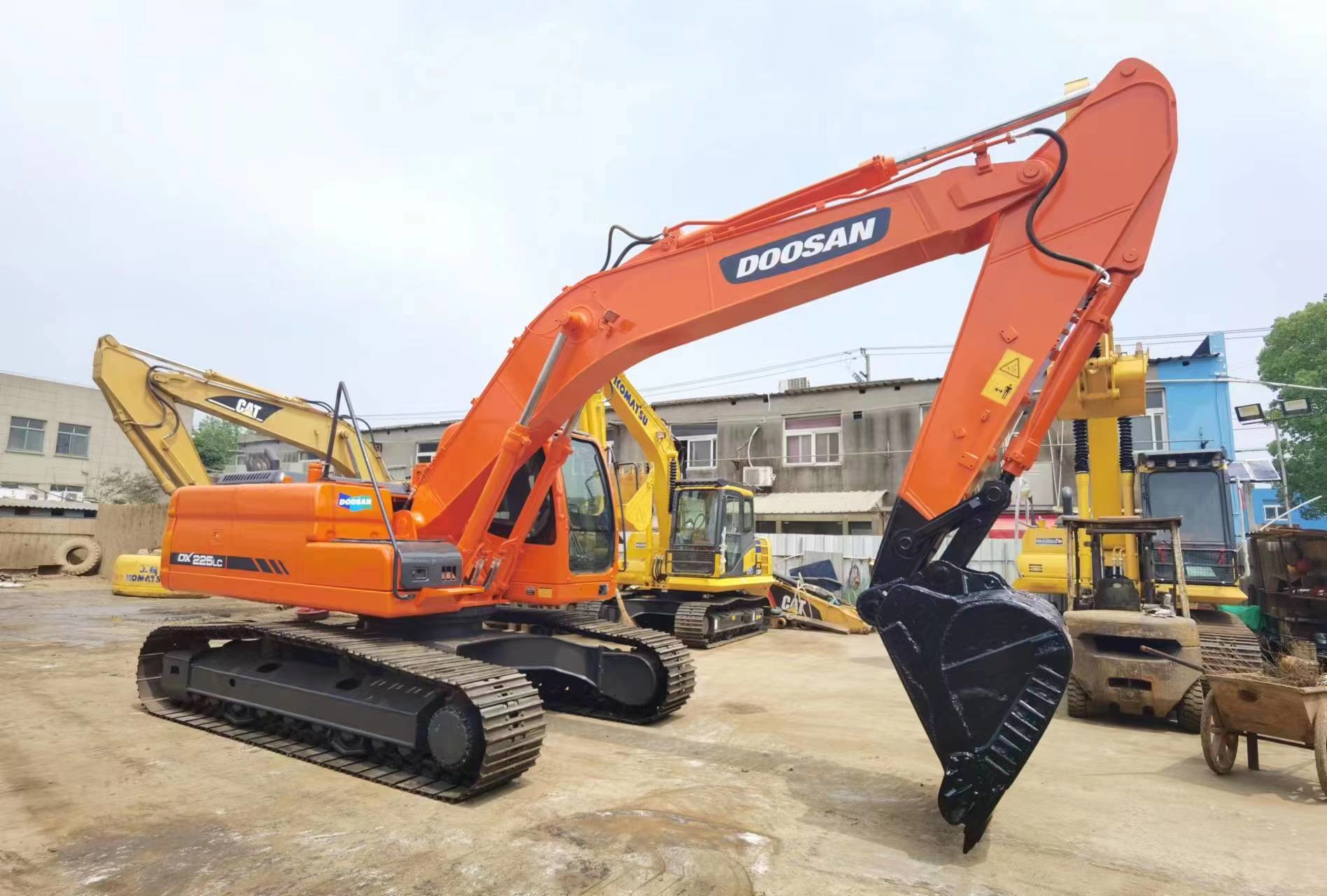 10t To 30 Tons Doosan Used Crawler Excavator With 1.0 - 1.5m3 Bucket Capacity