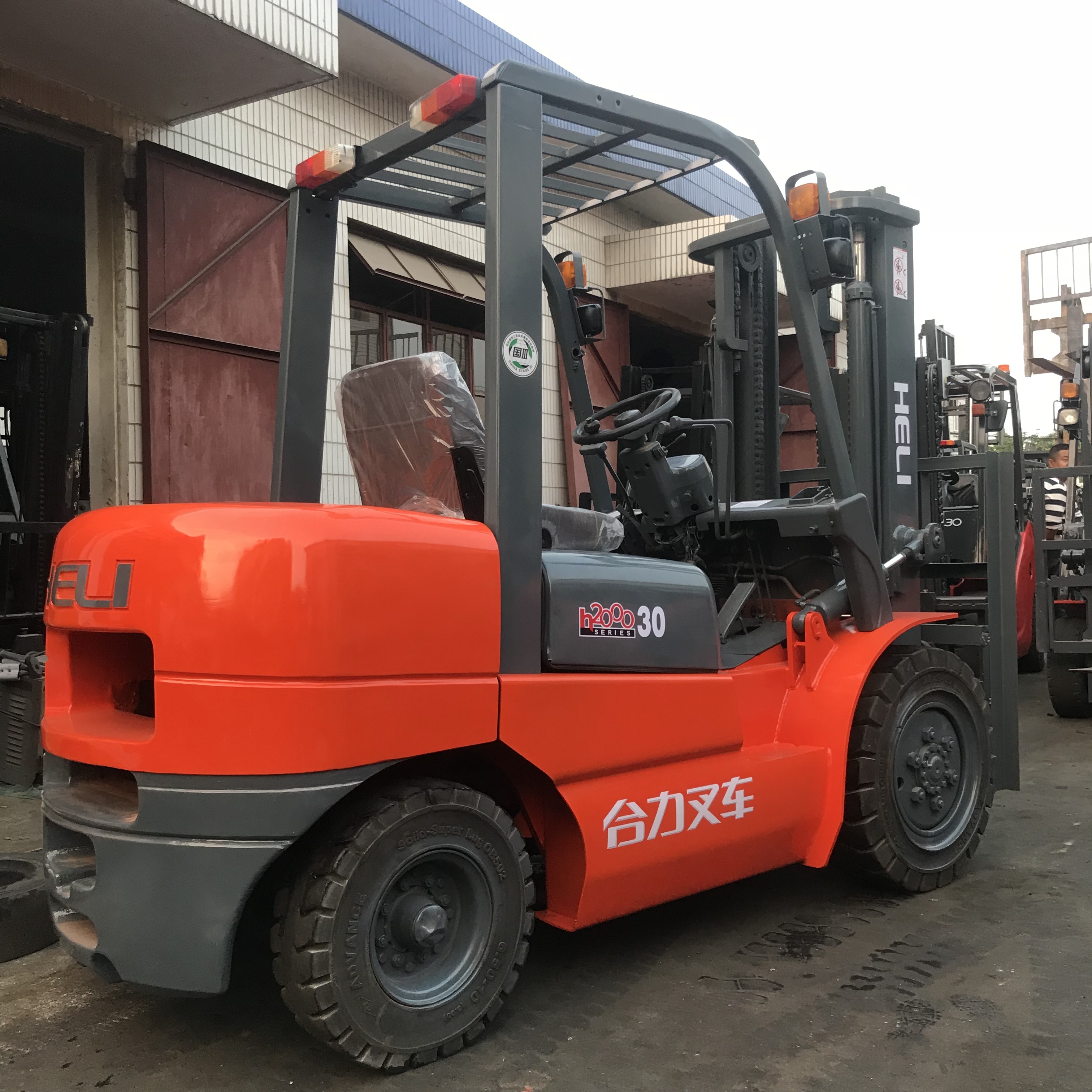 Heli h2000 30 Used Diesel Forklift Two Sages 4.5 Meters Used Heli Lifting Machine
