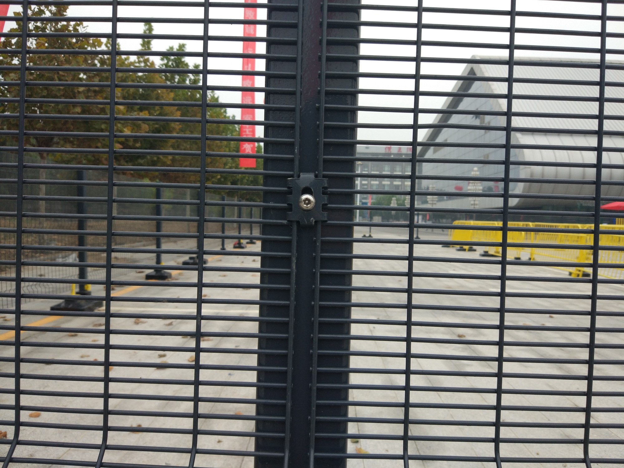 Black Hot Dipped Galvanized Anti Climb Security Fencing 358 Anti Scaling