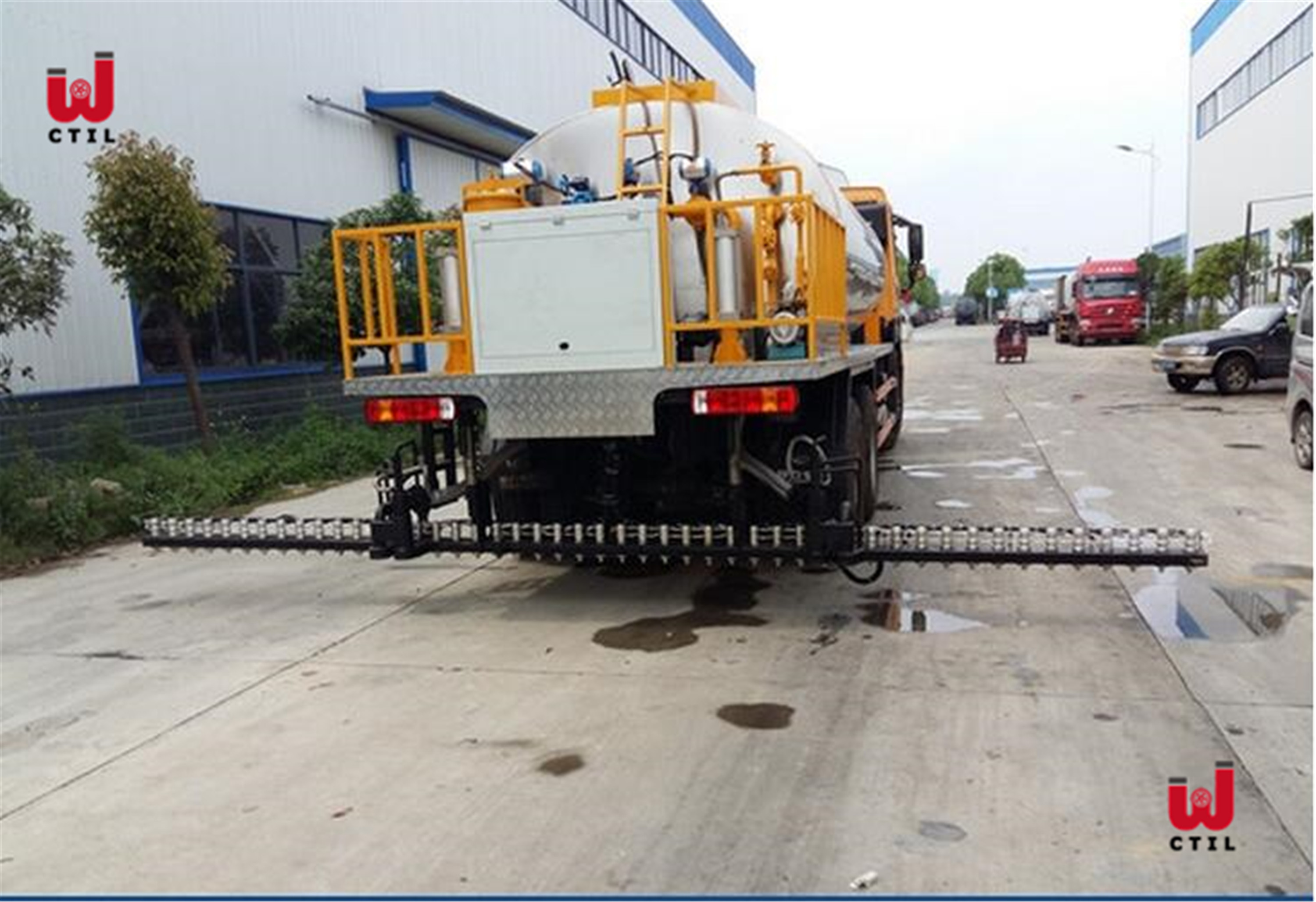 Euro 4 Asphalt Distributor Truck 16t Heating Spraying Truck