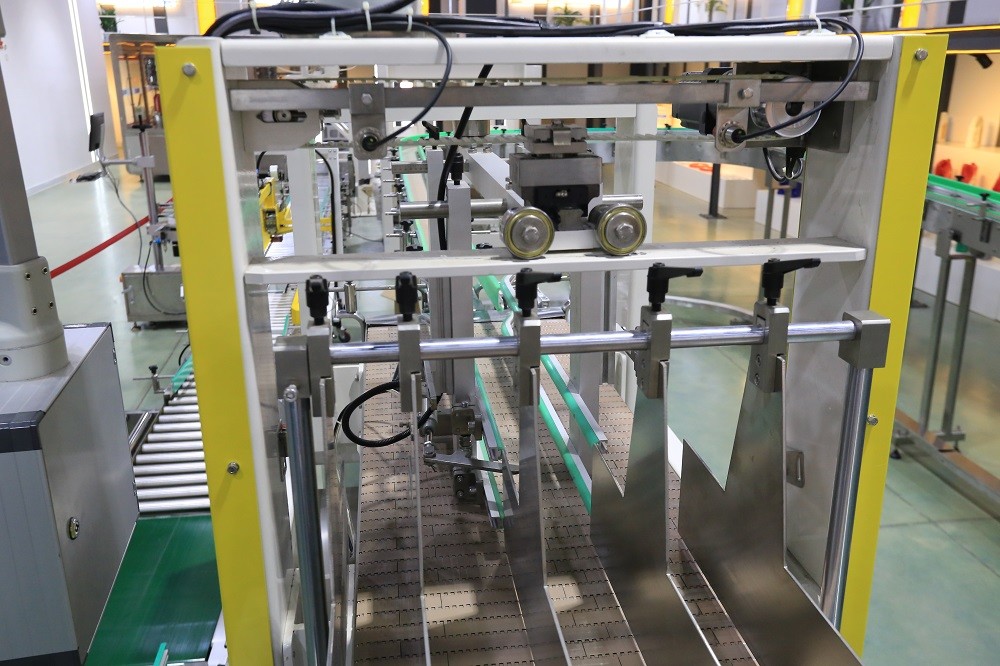 High Speed Chemical Packaging Machine Auto Carton Packing Machine 8-16 Cartons / Minute