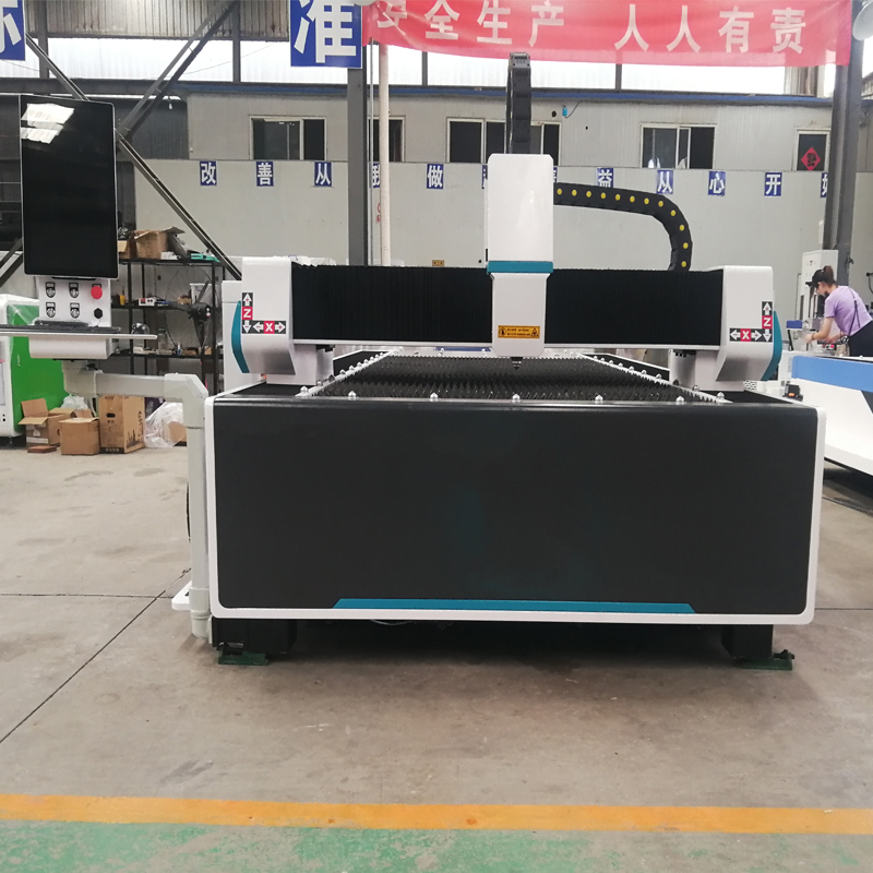 1500x3000mm CNC Fiber Laser Cutting Machine with Yaskawa Servo Motor