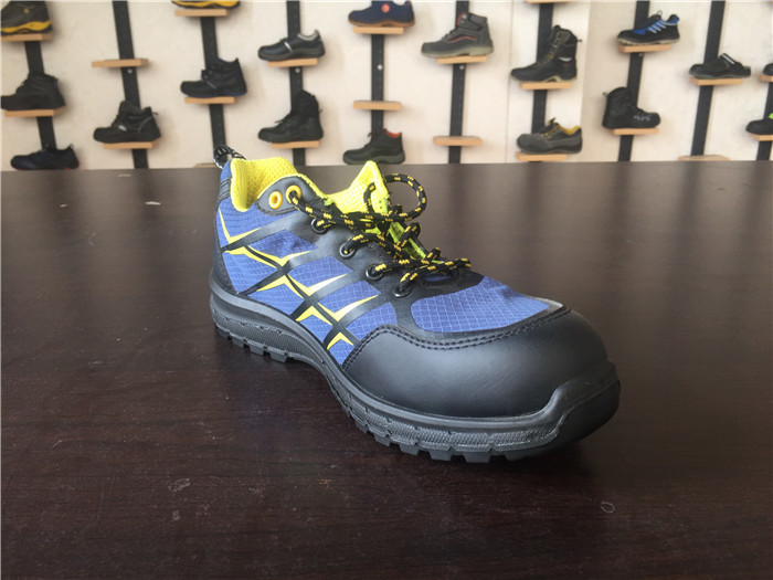 Antismash Nitrile Sole Safety Shoes , Steel Toe Rubber Shoes For Welders
