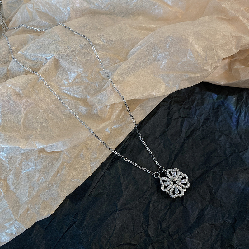 Hot Selling Clover Heart Necklaces Customize Women Gold Plated Stainless Steel Diamond Leaf Four Love Hearts Pendant Necklace
