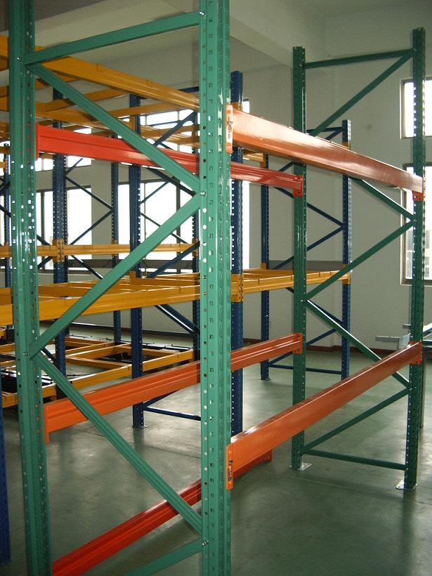 Orange Galvanized Teardrop Pallet Racking , Modular Teardrop Warehouse Shelving