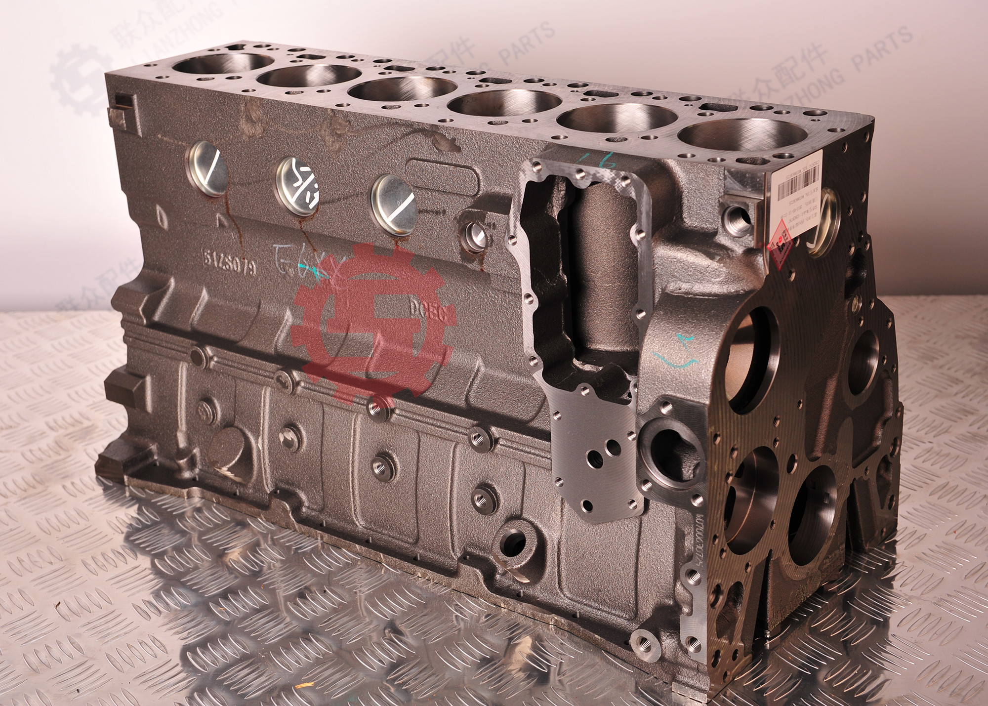 3928797 DCEC Diesel Engine Spare Parts 6BT5.9 Model Cylinder Block