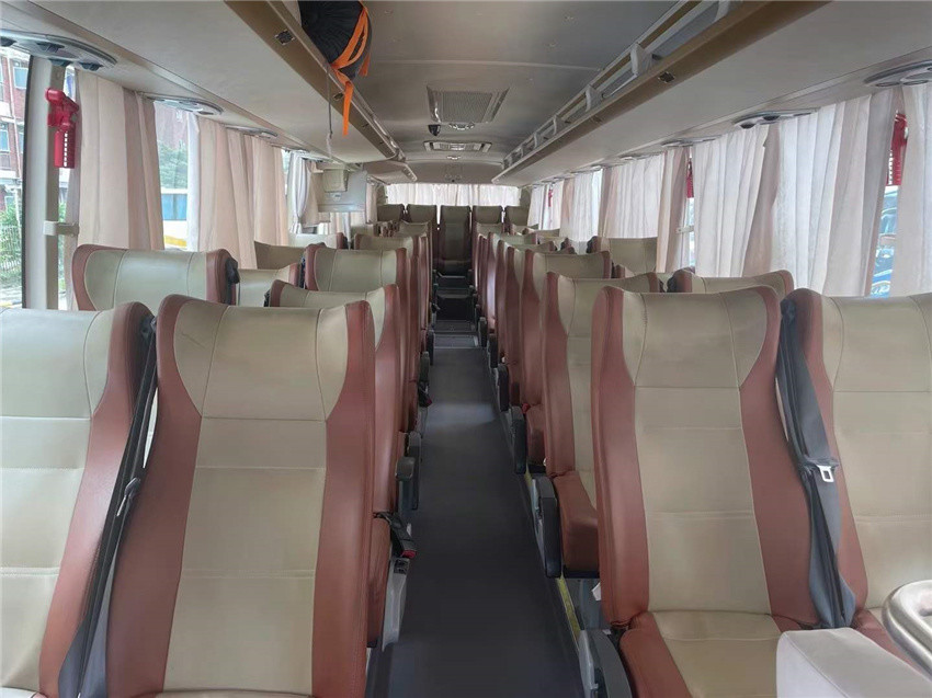 46 Seats Used Yutong Buses Euro 5 Diesel Manual Transmission Used Coach Bus