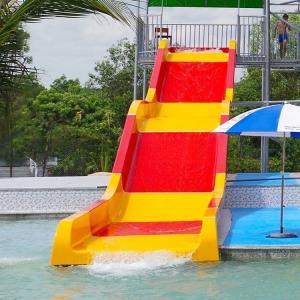 Quality Length 28m Family Fun Water Slide Wide Water Slide Customizable for sale