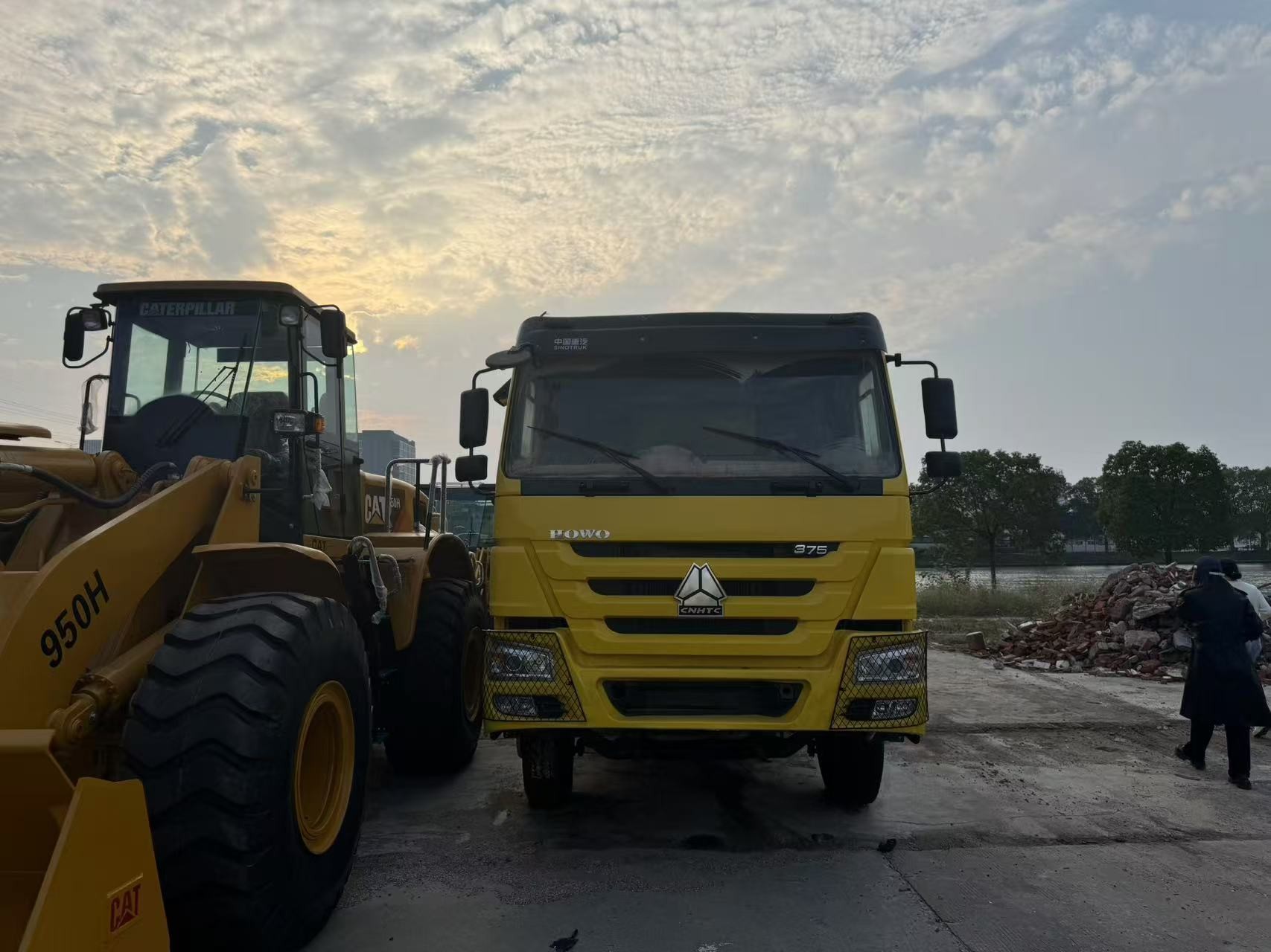 Used HOWO375 Dump Truck 6x4 35T Capacity 375HP 2020 Model