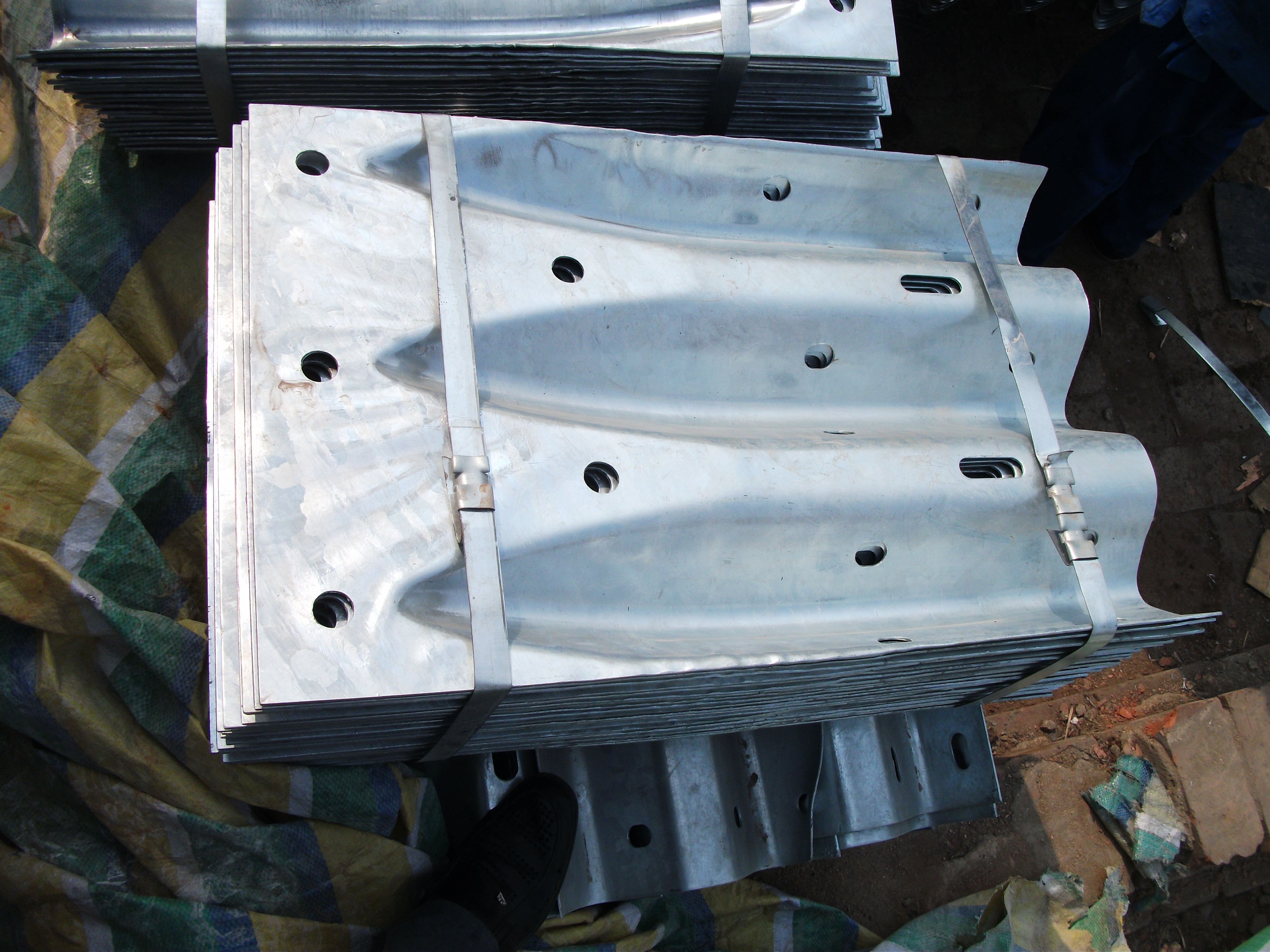Roadway Safety Steel Corrugated Beam Highway Guardrail Z Post ISO9001 2000 Certified