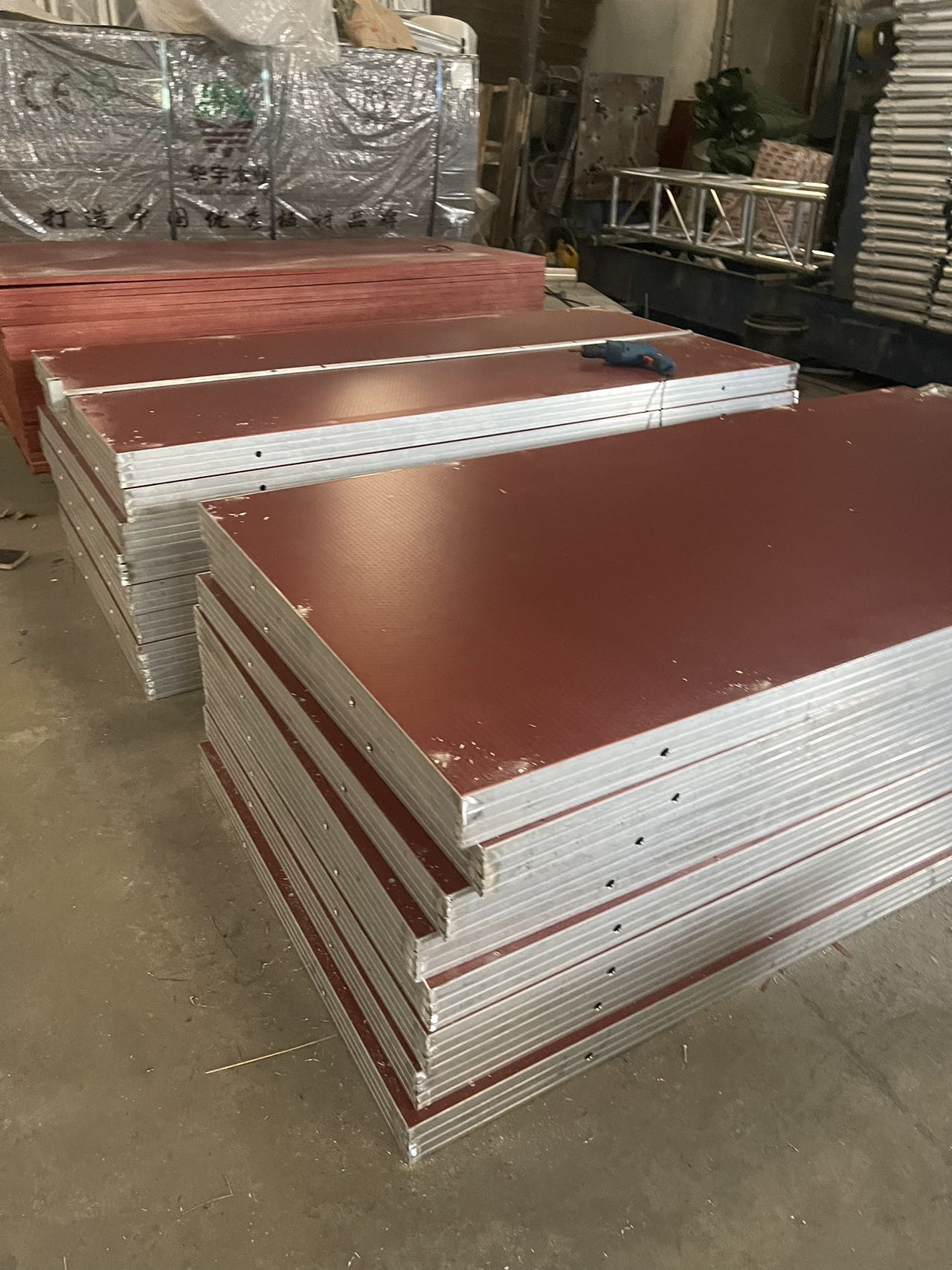Adjustable Portable Stage Platform Modular System Square Red Finish Aluminum Alloy Stage