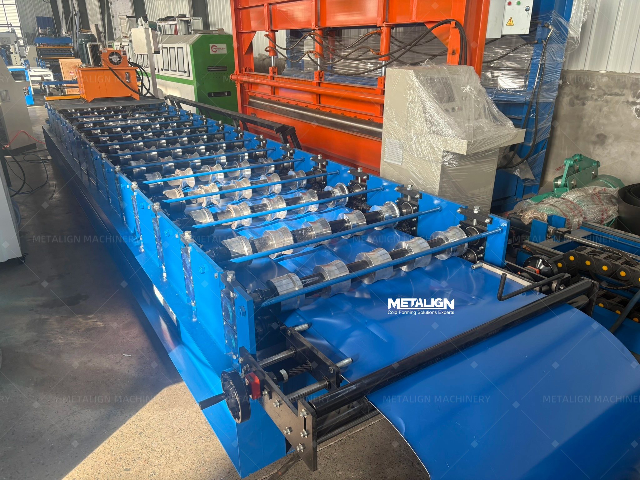 Chain Driven Z Beam Roll Forming Machine with 18 Forming Stations and 70mm Shaft Diameter