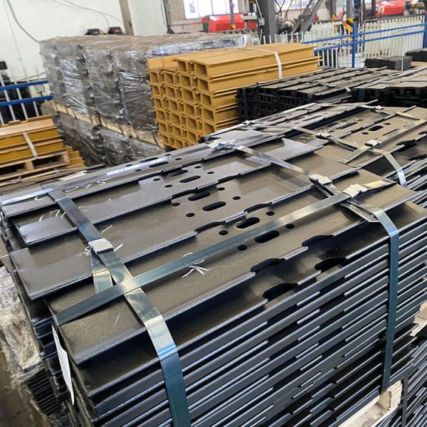 Excavator Track Shoes in Doosan DH55 Earth Moving Machinery