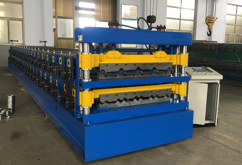 Double layer roofing sheet machine