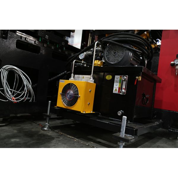 JSSCD-180NC/P CNC High Speed Circular Saw Machine cutting operation