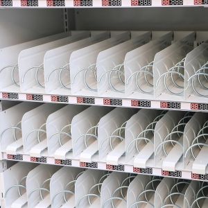 32inch Automatic Vending Machine Cold Drink Automated Retail Vending Machines