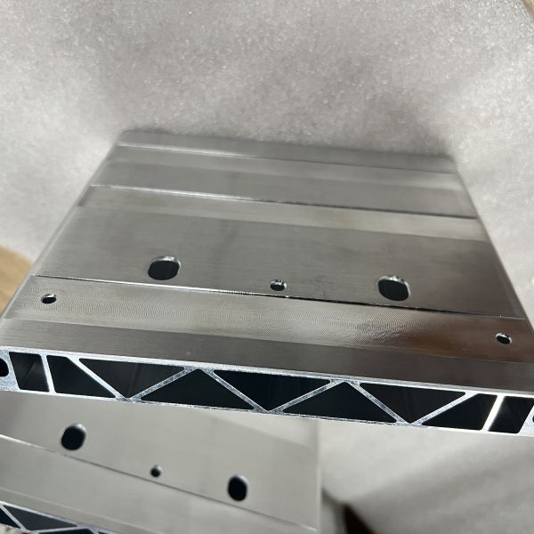 End Plate Profiles Aluminum Battery End Plate For Ess Ev Battery Pack