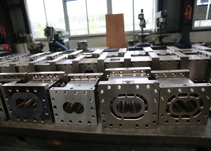 Barrels with Integrated Wear- Resistant Wr13 Alloy Steel Liner