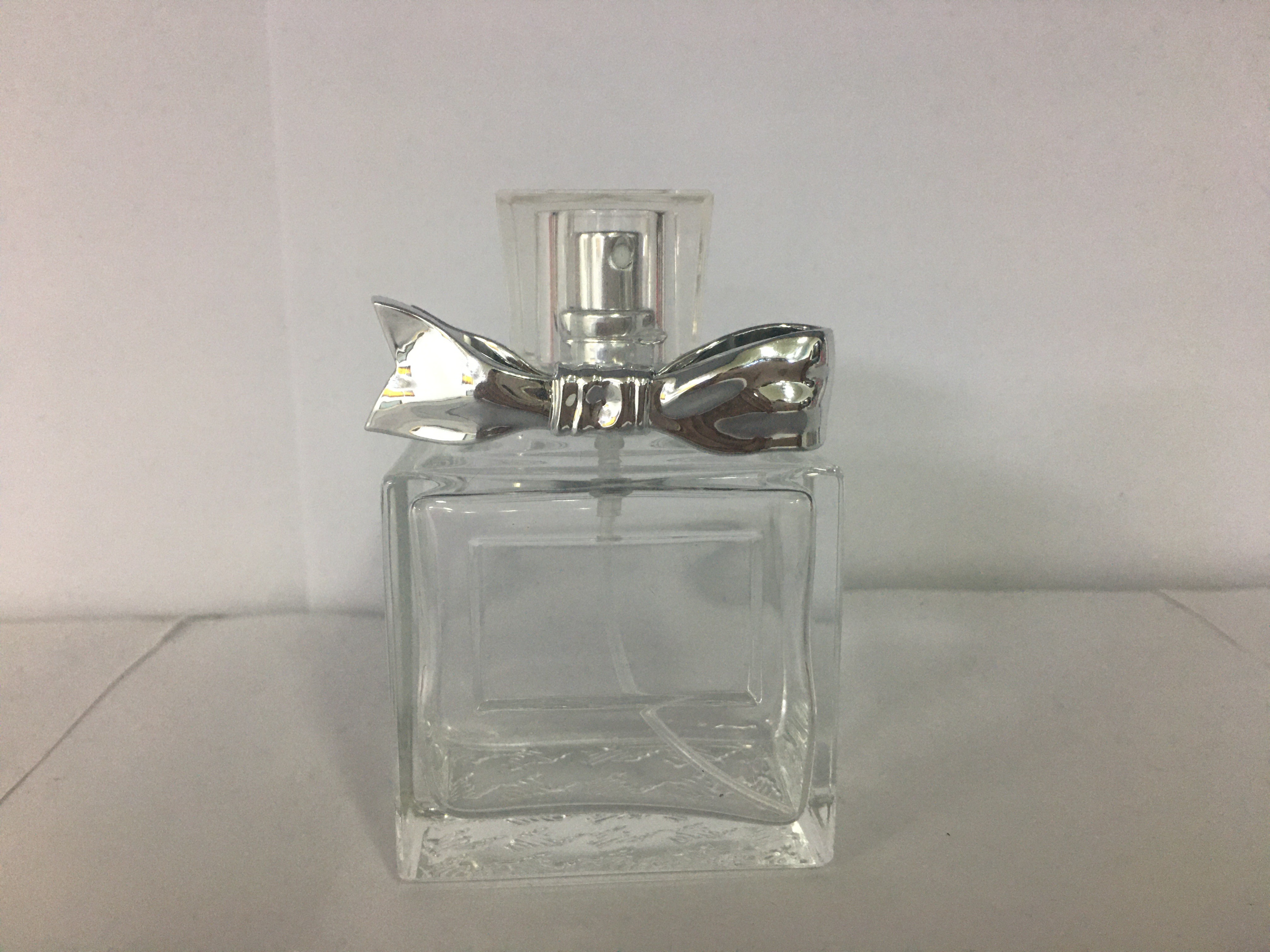 50ml luxury empty perfume bottles With Ribbon Decoration Cap