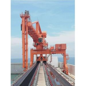 1200t/h Screw Ship Unloader Applied To Seaport