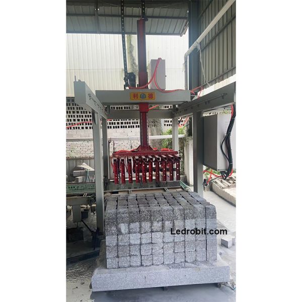 Buy Electric Palletizing Robot Arm Loading Unloading Industrial Assembly Robots at wholesale prices