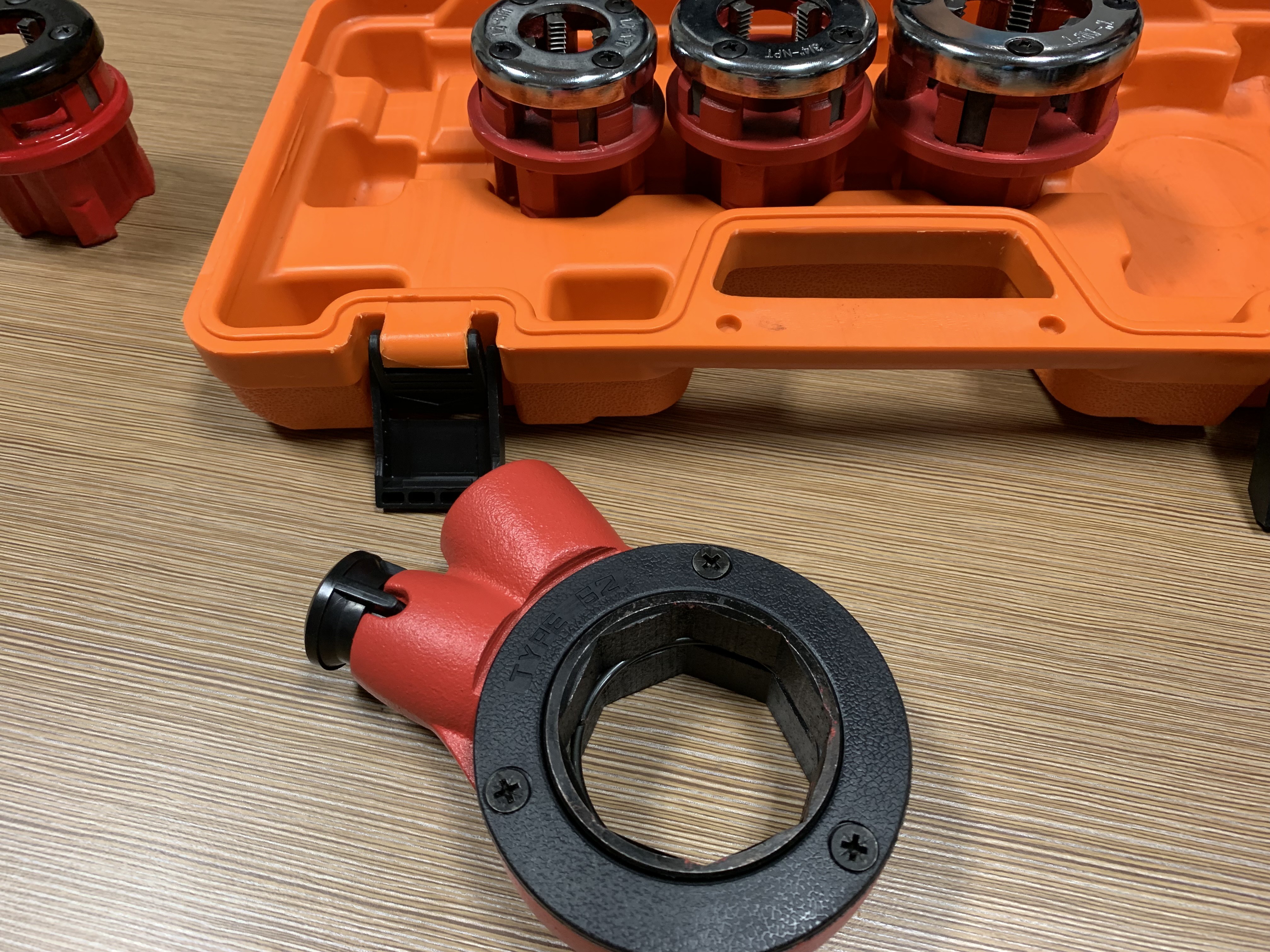 Portable Fully Manual Ratchet Pipe Threader With Several Size