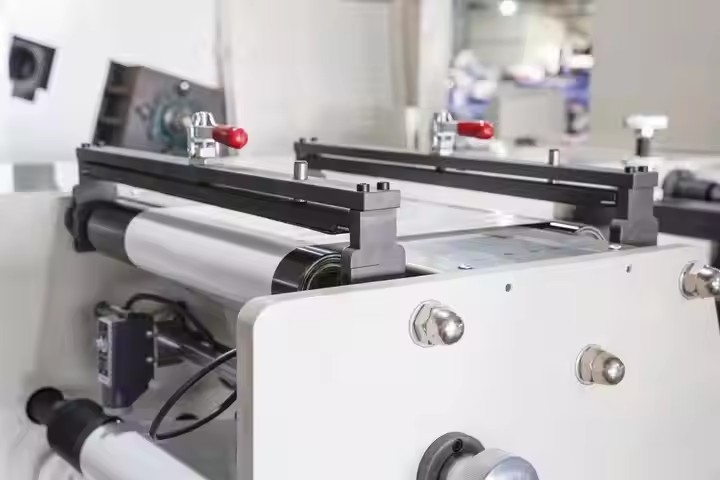 Automatic Turret Label Slitting And Rewinding Machine With Rotary Die Cutting 330