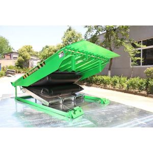 China 35000LBS Capacity Warehouse Loading And Unloading Area Dock Leveler on sale