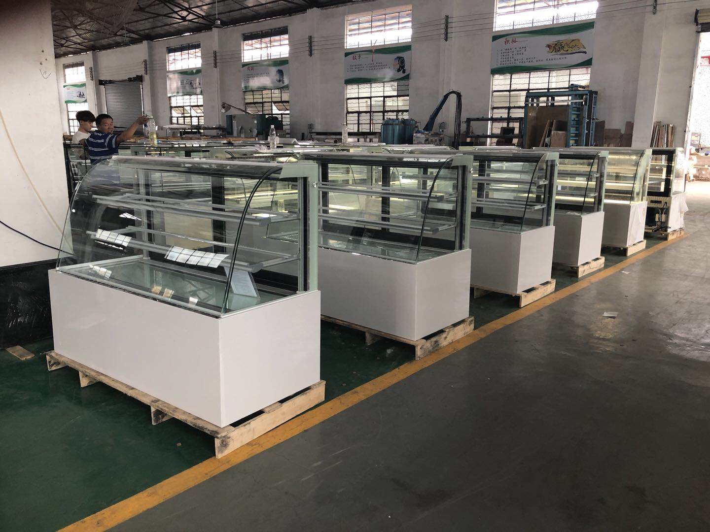 Curved Glass Refrigerated Bakery Display Showcase With 2 / 3 Layers