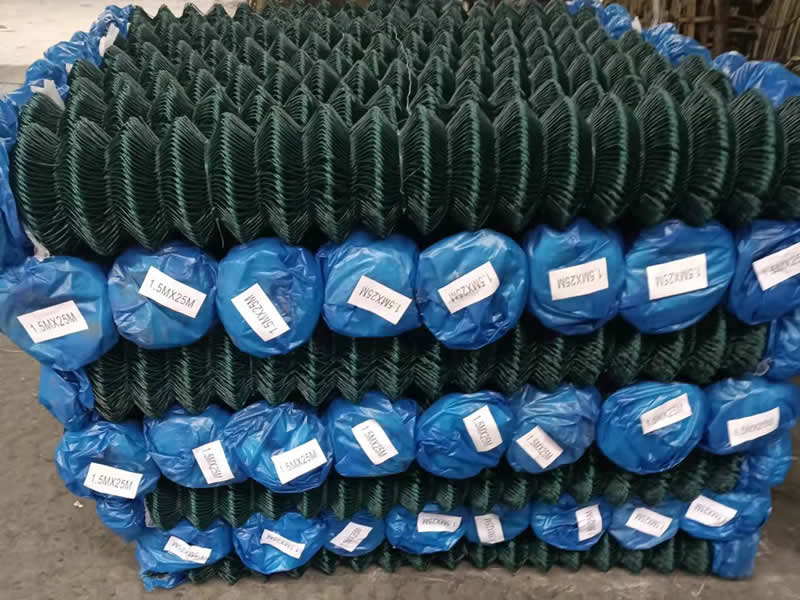 Minimalist Design Style Hot Dipped Galvanized Chain Link Fence