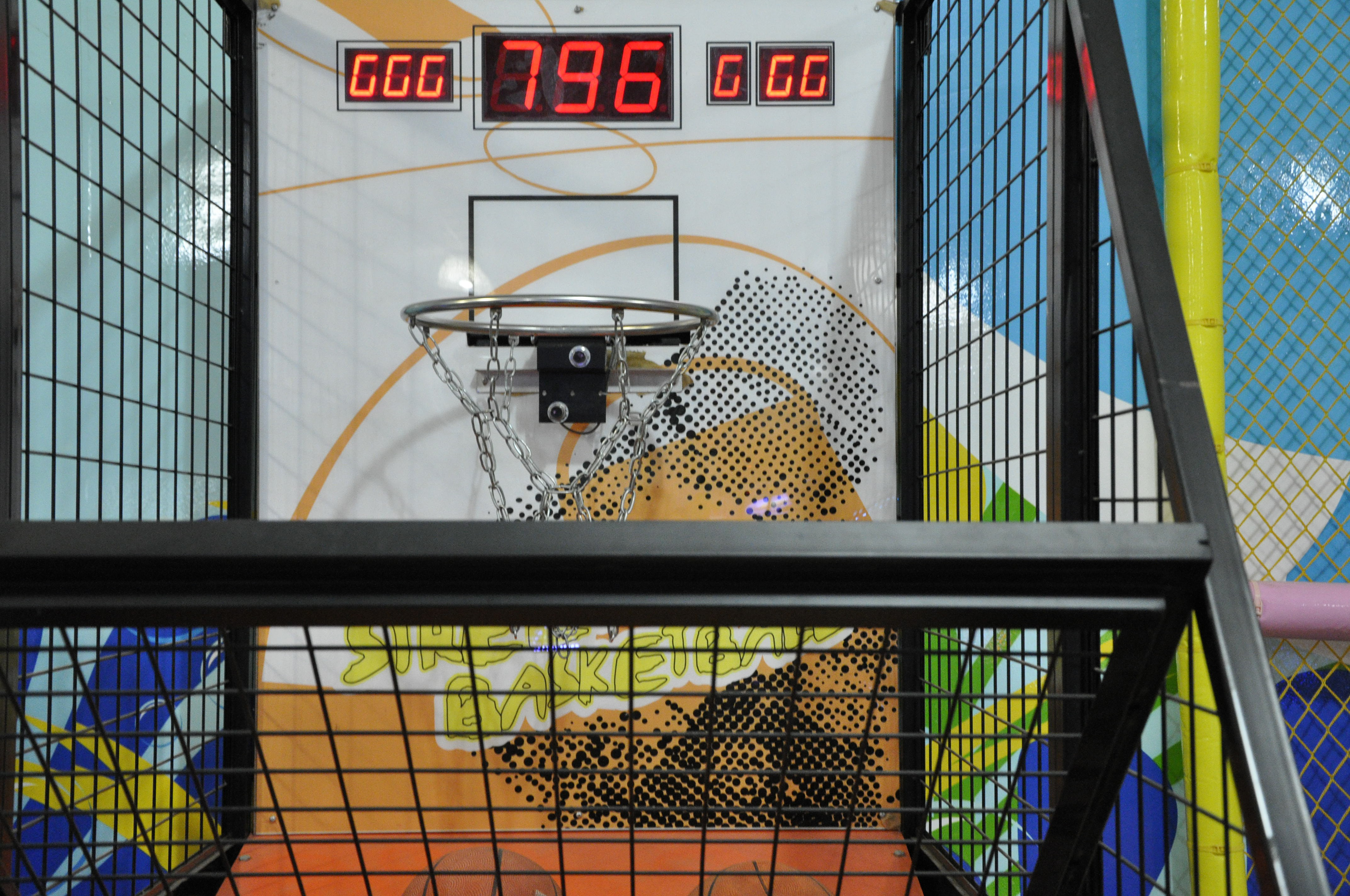 Black Basketball Shooting Game Machine , Street Hoops Arcade Machine With