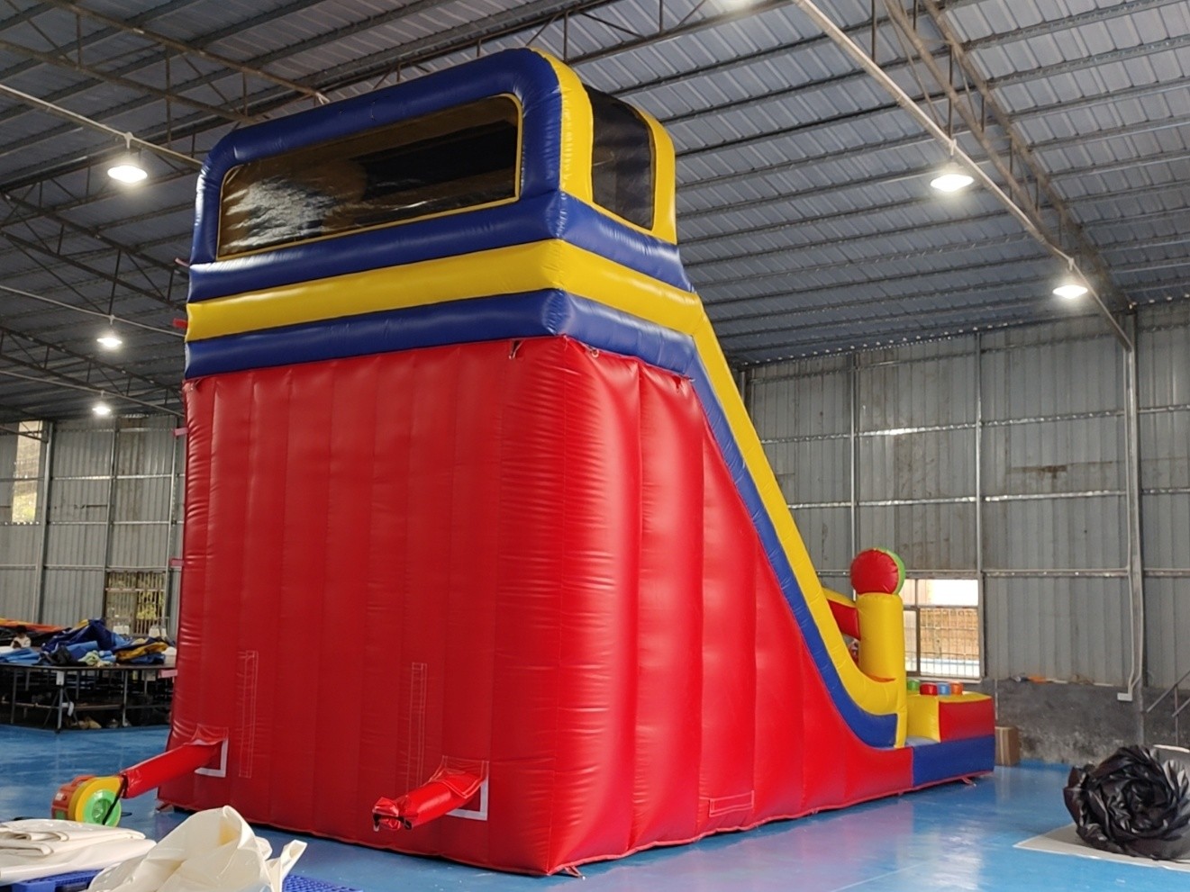 Fireproof 0.55mm PVC Tarpaulin Giant Inflatable Dry Slide Inflatable Castle LEGO Theme For Kids And Adults