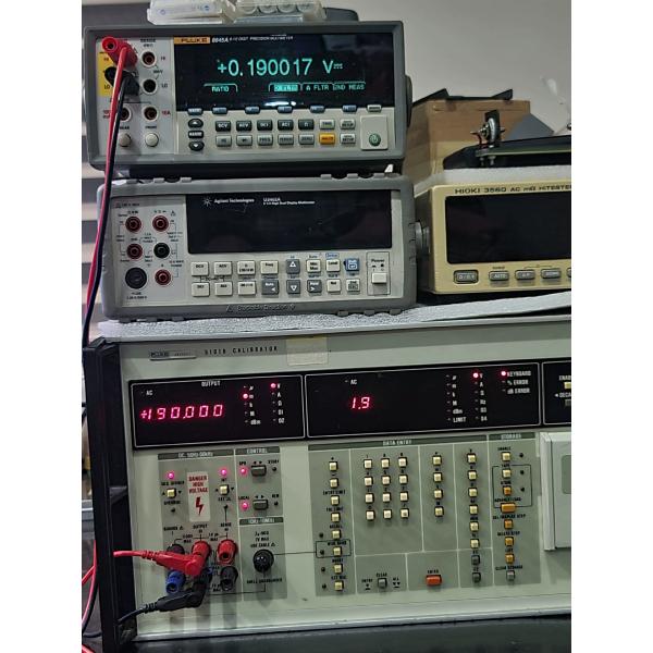 Fluke 5101B 1100 V / 2 A Multifunction Calibrator With 0.005% DC Accuracy