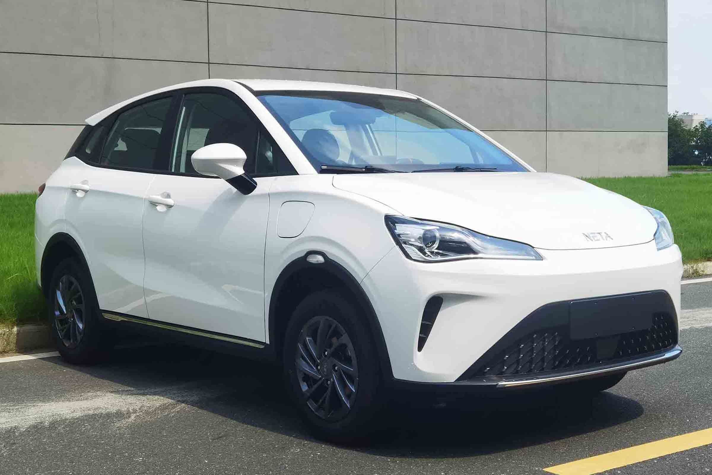 Neta V 400 Lite New Energy Electric Car GAC AION Y Small SUV 150Km/H