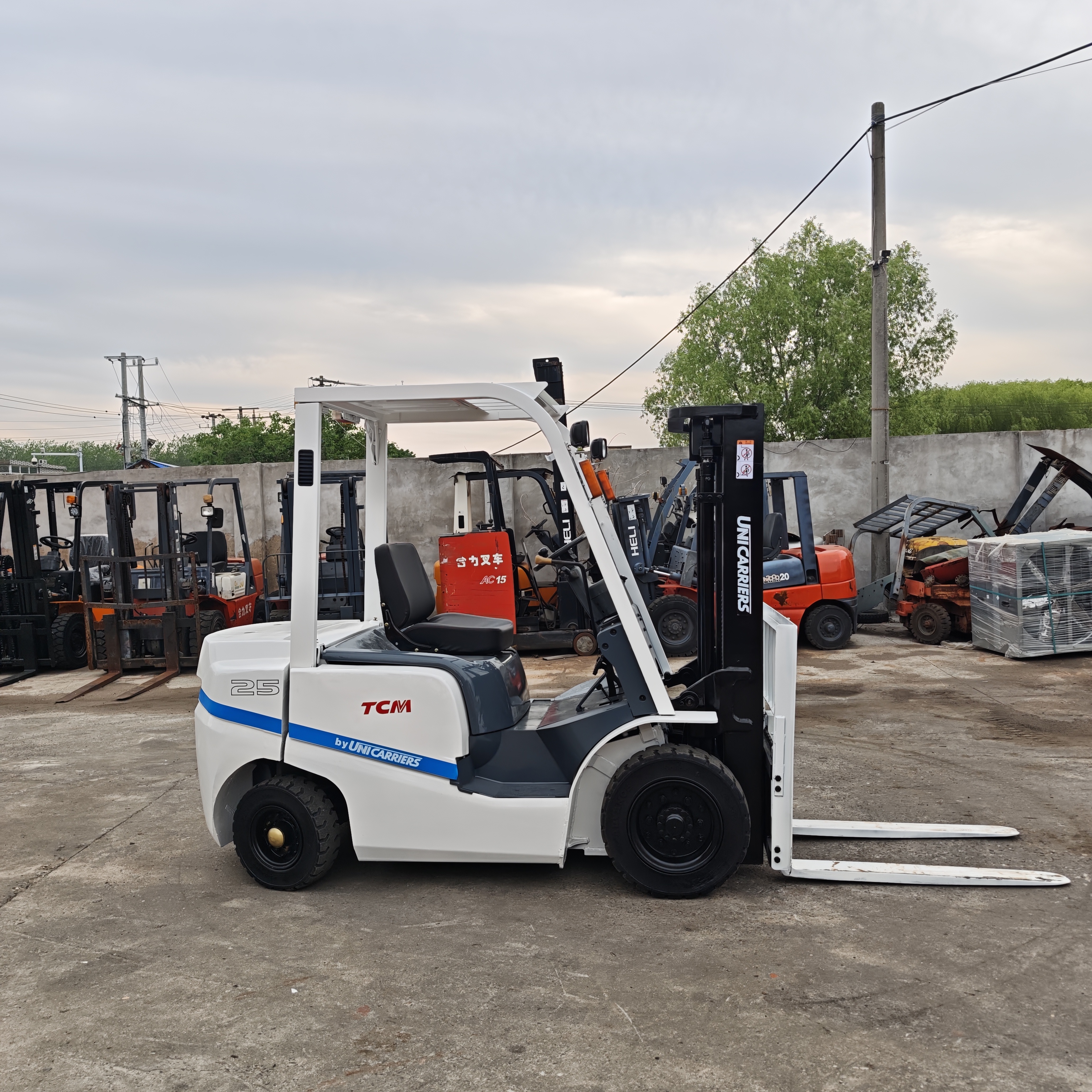 Used Toyota TCM FD30 3t Forklift - Side view