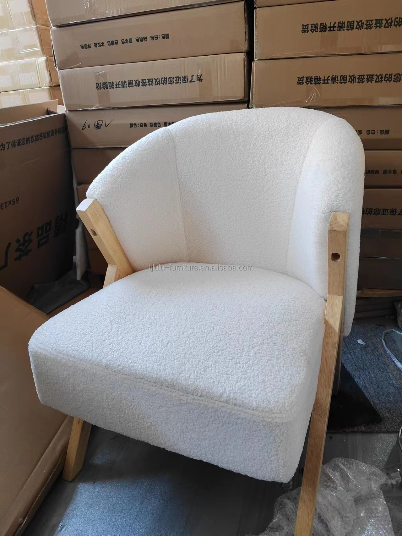W60*D68*H77CM Modern Living Room Furniture Lounge Chair KD Wooden Sofa Chair Lamb Wool Fabric White Upholatered Accent Chair