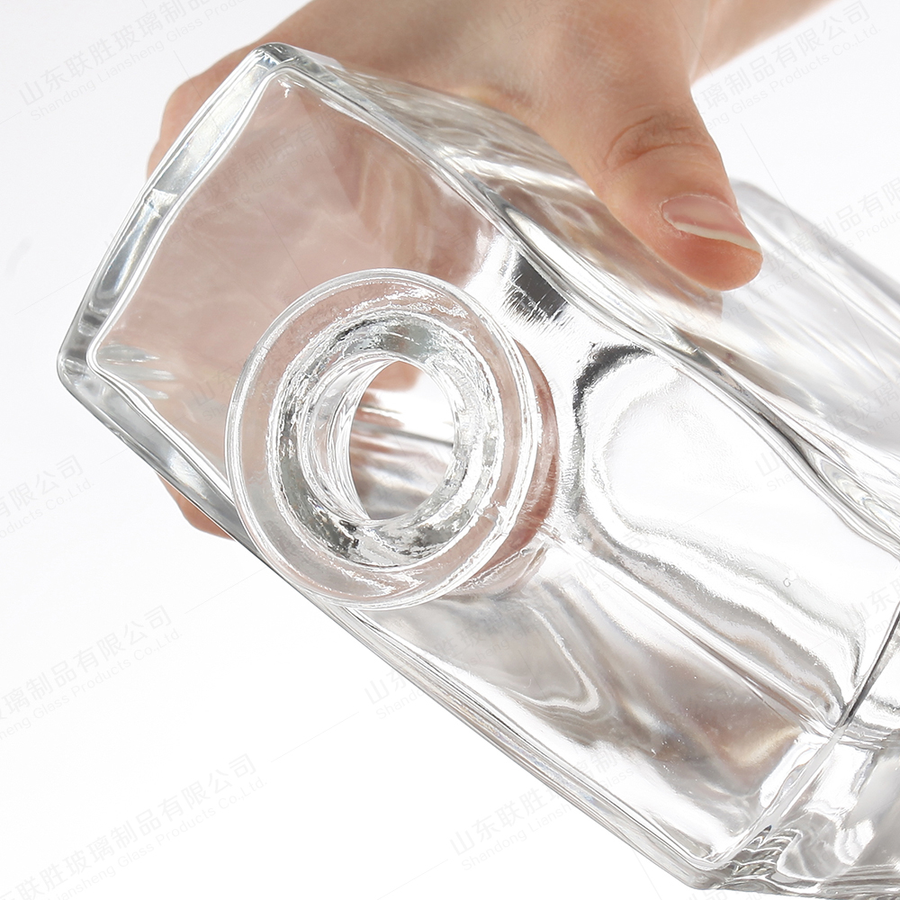750ml 700ml 500ml Glass Bottle With Cork Top For Wine Sealing Type Rubber Stopper