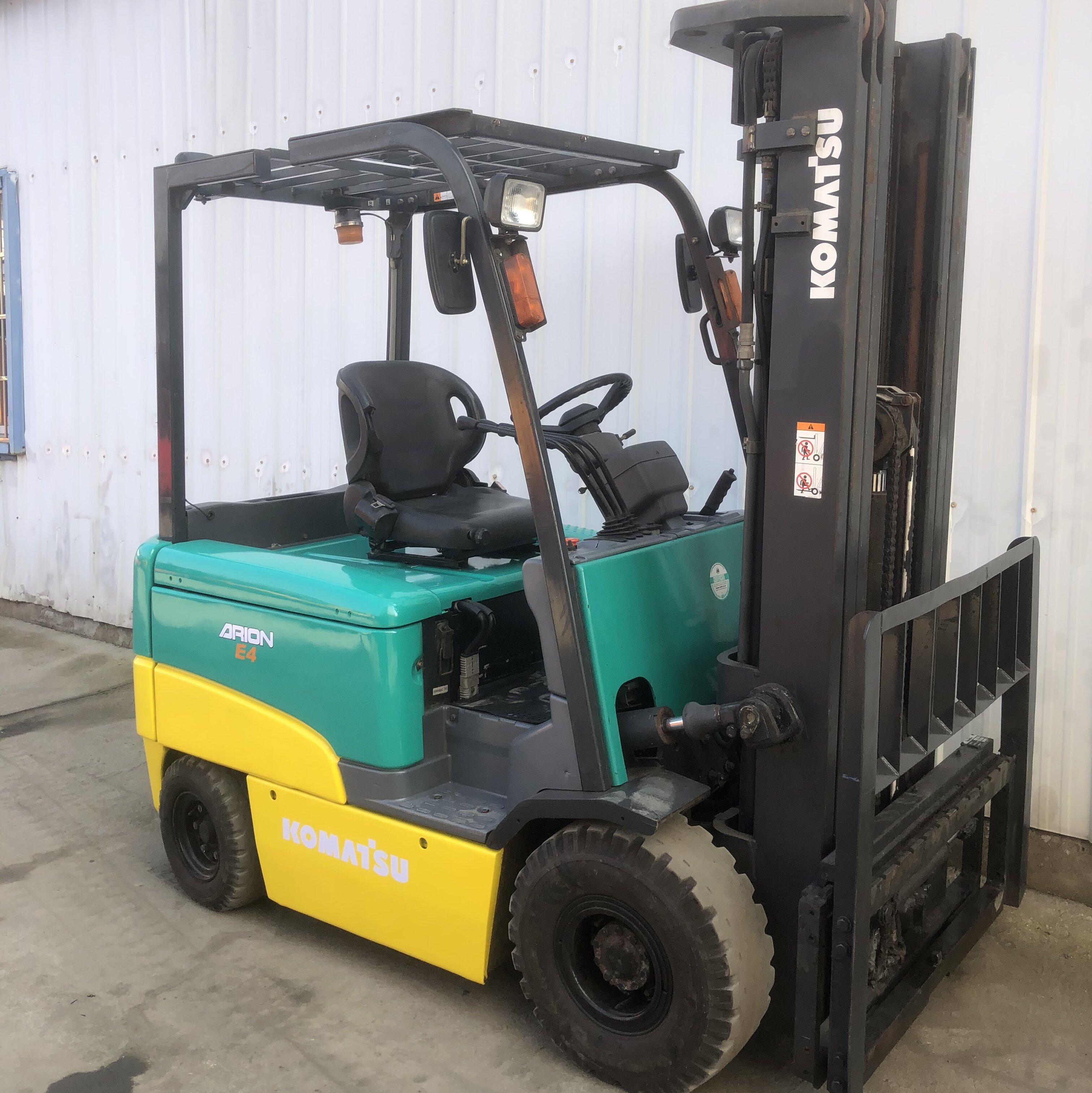 NICHIYU 1.5T Diesel Forklift operator cabin