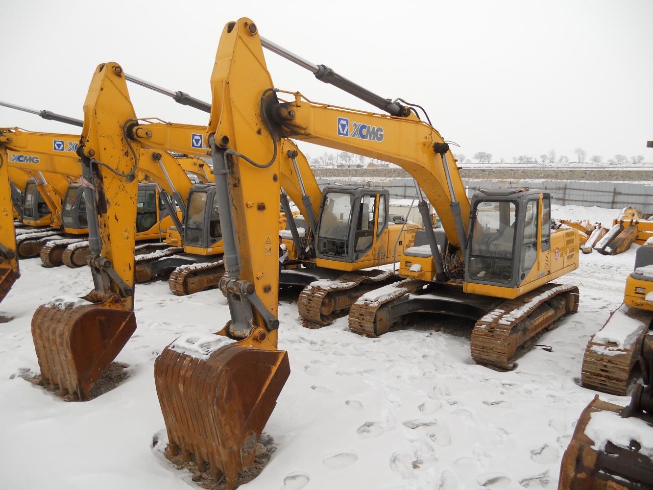 Water Cooling Mini Crawler Excavator , Mini Track Excavator With 2 Plunger Pump