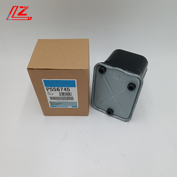 Auto Truck Machinery Parts Filter Element P556745 Oil and Water Filter 11cm*11cm*16cm