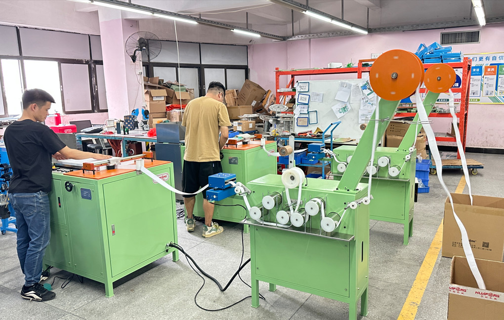 HF-L1044 Vertical Horizontal Festooning Fold Packing Machine for Food Beverage Factory Wraps Bags Pouches Foil Plastic Films