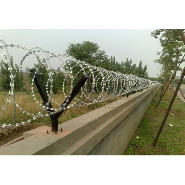 Galvanized Razor Barbed Wire Cross Fence for Protection Perimeter