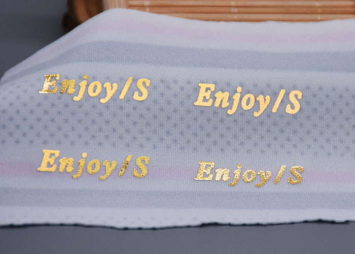 Foil Printed Shiny Logo Heat Transfer Labels Custom For Clothing